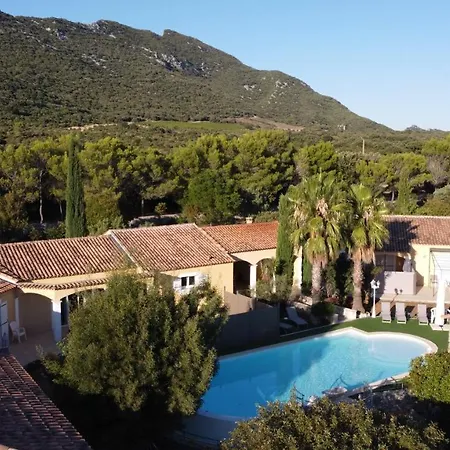 Lou Pic Au Loup De Charme Holiday home *