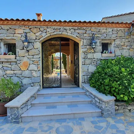 Lou Pic Au Loup De Charme Holiday home *