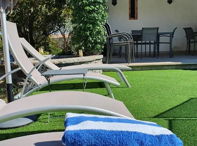 Lou Pic Au Loup De Charme Hébergement de vacances